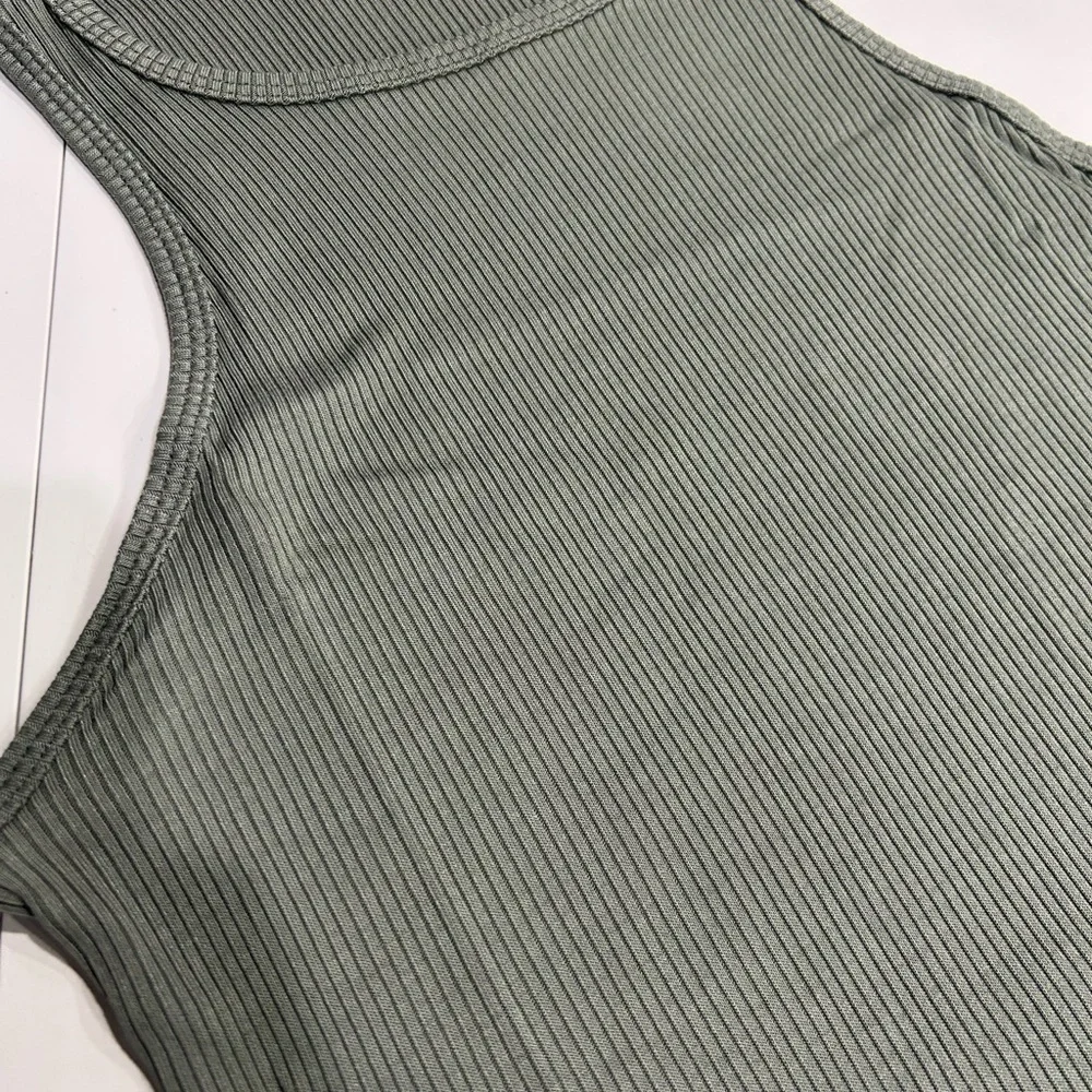Beyond Yoga Women's Medium Formation Tank Green Dusk NWT High Neckline